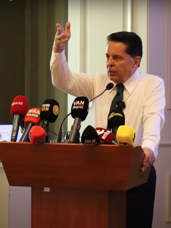Ahmet Özer